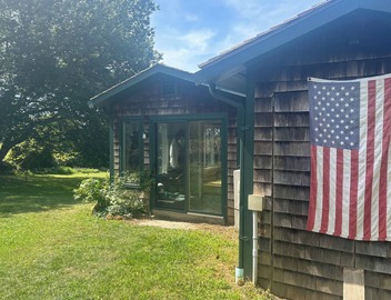 Charming cottage with bucolic farm views, private waterfront 🏝️🐄☀️ 4