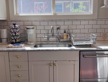Charming Craftsman 2-bedroom bungalow, downtown but private 5