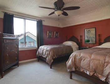 Charming Hideaway Close to Light Rail and Lake 4