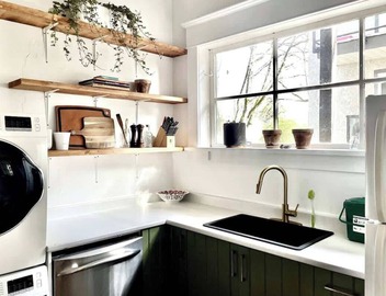 *Charming high-ceiling Home in South Van w/YARD! 2
