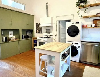*Charming high-ceiling Home in South Van w/YARD! 5