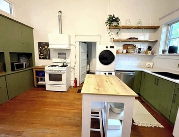*Charming high-ceiling Home in South Van w/YARD! 4