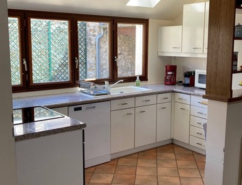Charming house inside Bussy Village 2
