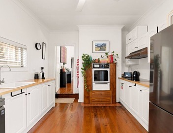 Charming Leichhardt Cottage with BBQ Deck 3