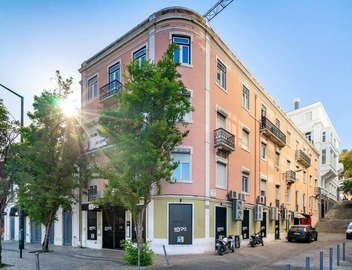 Charming Lisbon Escape with River Views 5