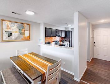 Charming & Modern South Park Gem: Pool ~ Gym ~ Pkg 2