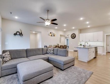 Charming Ozark Abode w/Yard & Pool Access 2