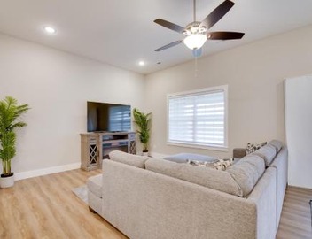 Charming Ozark Abode w/Yard & Pool Access 5