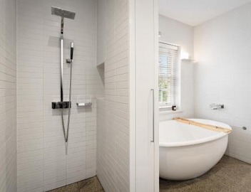 Charming Red Brick Estate in Kew 5BR & Playhouse 4