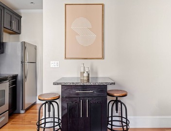 Charming Somerville 1BR nr Sullivans Square T, by Blueground 2