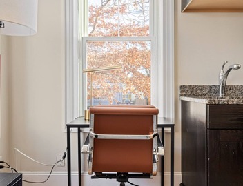 Charming Somerville 1BR nr Sullivans Square T, by Blueground 5