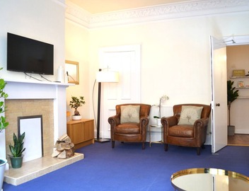 Charming Spacious Central Apartment 3