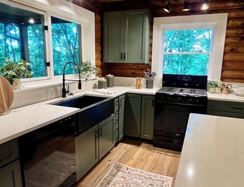 Charming & Spacious Waterfront Log Cabin with Central Location to Everything! 2