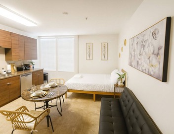 Charming! Studio · Free Parking · Pool · Gym · Hot Tub · BBQ 3
