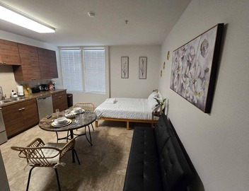 Charming! Studio · Free Parking · Pool · Gym · Hot Tub · BBQ 4