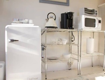 Charming West End Hideaway. Private Parking 5
