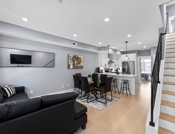 CharmingReno+Sun Filled+Well Located+H St+Garage 4