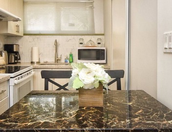 Cheerful 2 bedroom home close to York mills Subway, Free parking 5