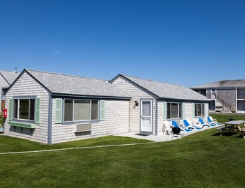 Cherish Simple Pleasures in a House by the Beach with Garden Views 4