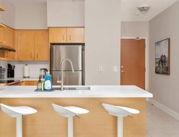 Chic 1BR Patio Suite Scenic CN Tower View 3