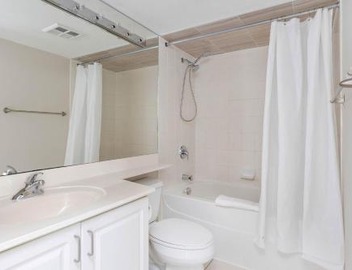 Chic 1BR Patio Suite Scenic CN Tower View 5