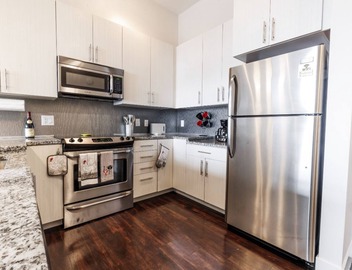 Chic 2-bedroom apartment with WiFi, AC in fabulous Norristown 3