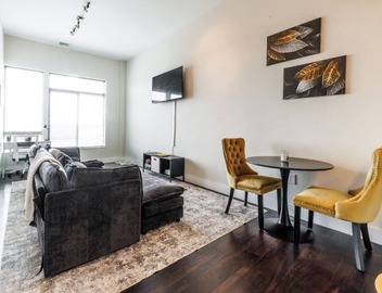 Chic 2-bedroom apartment with WiFi, AC in fabulous Norristown 4