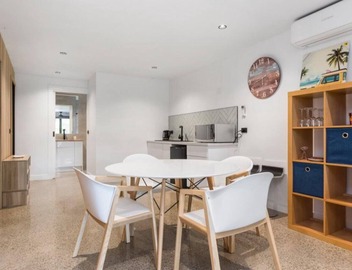 Chic Beach Studio - This chic two bedroom studio apartment nestled between the front and back beachs 4
