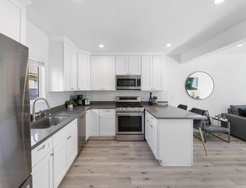 Chic Central 1 BR Parking, Sofa Bed, Washer/Dryer 3