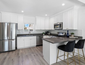 Chic Central 1 BR Parking, Sofa Bed, Washer/Dryer 5