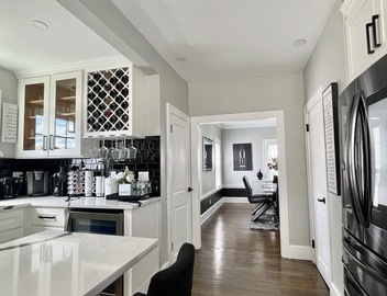 Chic & Comfortable 2-Bedroom Home Modern Living with Everyday Convenience 4