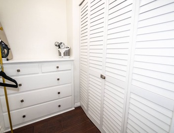 Chic Condo w Parking, AC and steps to Beach and Convention Center 4