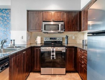 Chic Fort York Haven Lake Views & City Pulse 3
