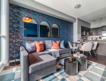 Chic Fort York Haven Lake Views & City Pulse 5