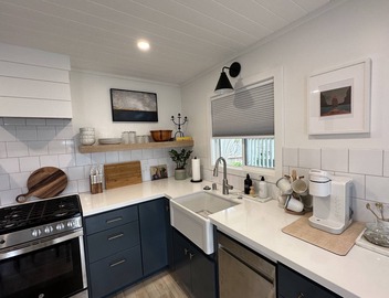 Chic Laguna retreat! Steps to beach, designer-furnished, with ocean-view yard. 3