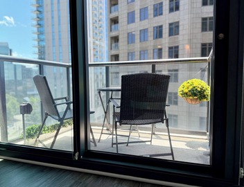 Chic & Modern 2BR Apartment in the Heart of Buckhead – Walk to Dining & Shops! 2