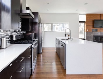 Chic Pet-Friendly Seattle Escape with City Skyline Views 2