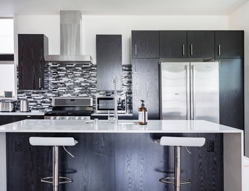 Chic Pet-Friendly Seattle Escape with City Skyline Views 5