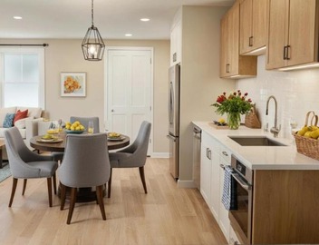 Chic Residences Steps from Beverly Hills & Sony Pictures 3