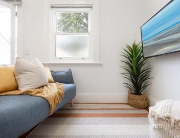Chic Studio With Patio 20 min From CBD 2