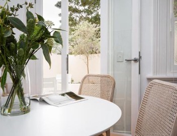 Chic Studio With Patio 20 min From CBD 3