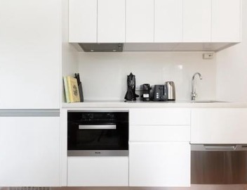 Chic Studio With Patio 20 min From CBD 5