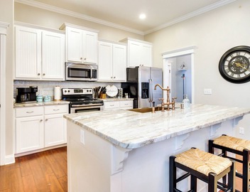 Chic Thomas Square Home in Walkable Location! 2