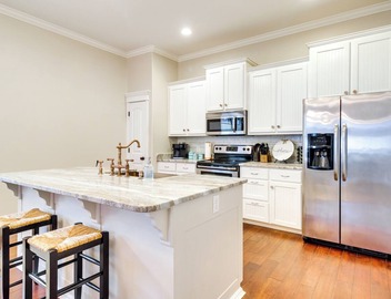 Chic Thomas Square Home in Walkable Location! 4