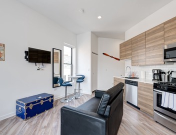 Chicago Third Floor Studio by 747 Lofts 5
