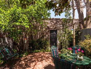 Classic Row Home Patio, Porch & Garage. Walk to Downtown & Convention 4