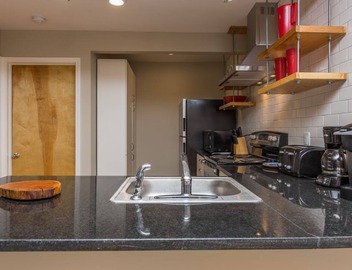 Classy 1BR Steps from WF Hospital - Free Parking 3