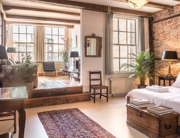 Classy Room 17th Century Canal House 3
