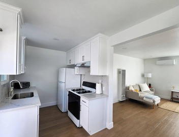 Clean and Modern 1-bedroom house in the heart of Los Angeles with AC 3