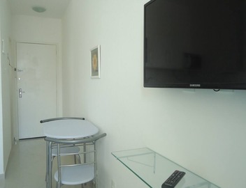 Clean, renovated, and furnished studio apartment near Acadepol, PETROBRAS, and BNDES. 2